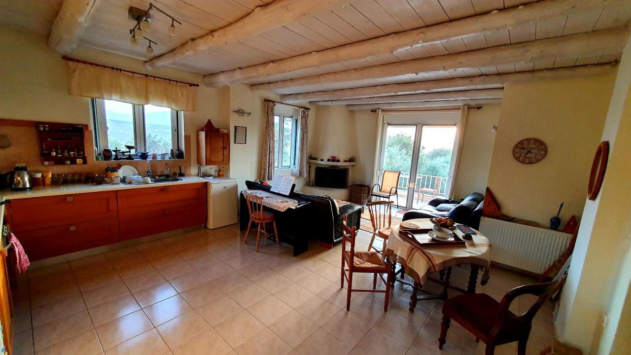 Отель Alpha House Плака Экстерьер фото